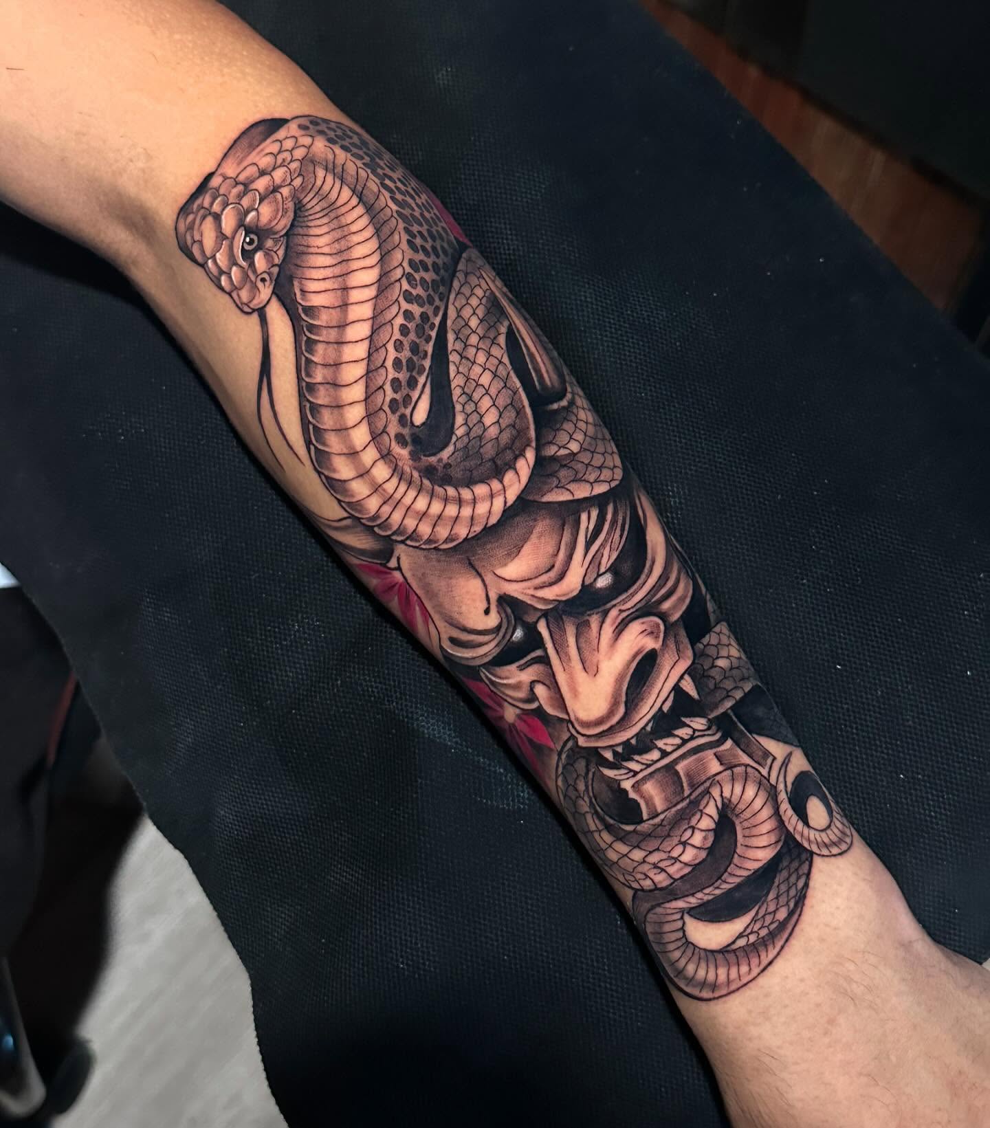 Serpiente y calavera antebrazo