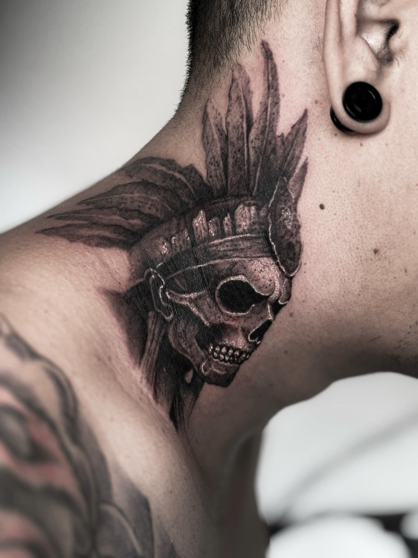 Skull Neck Shadowwork
