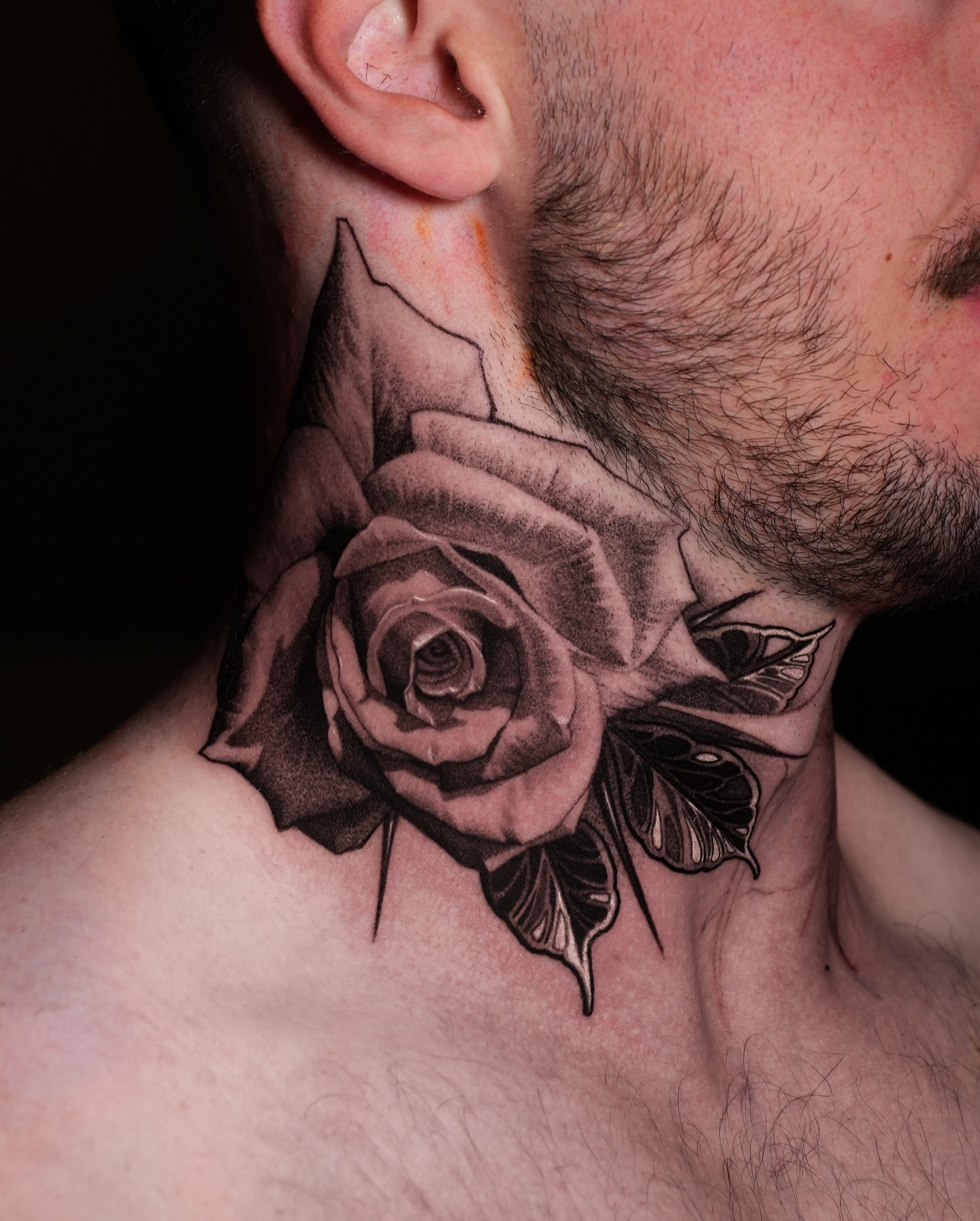 Skull Rose Neck