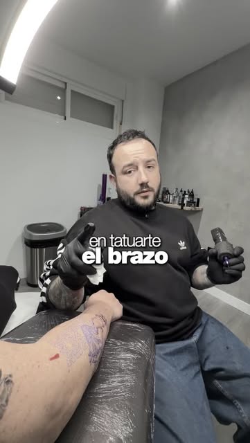 Mini tatuajes en brazo