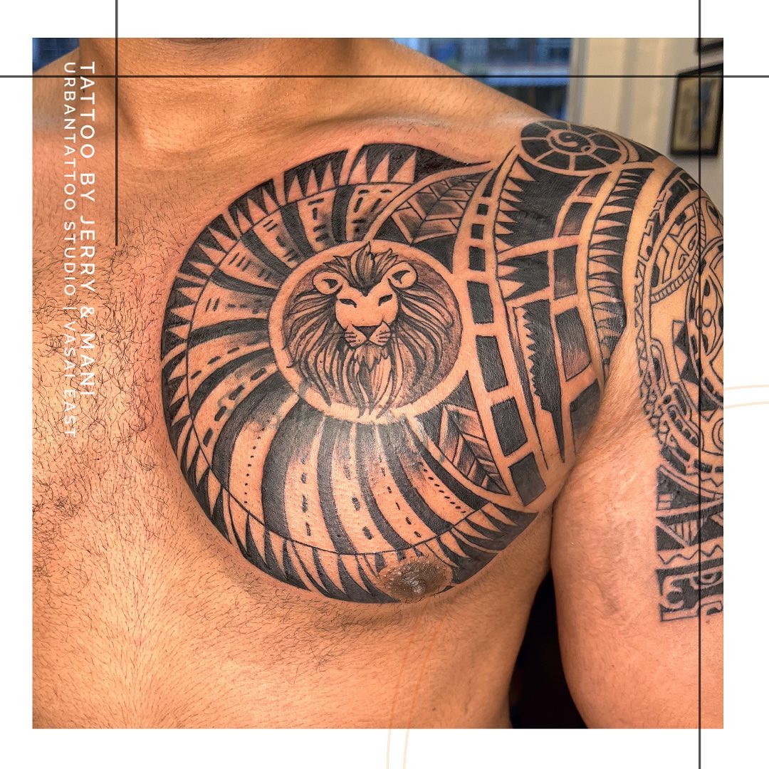 León tribal con fuerza